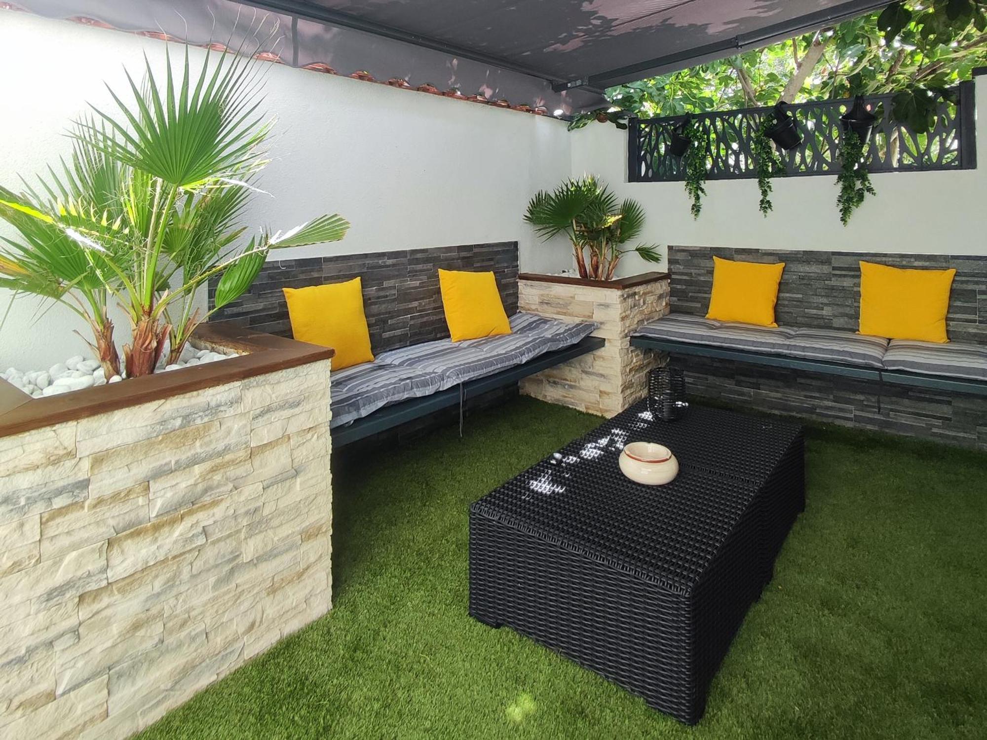 R Luxury Piscine Et Privatifs Vakantiehuis *