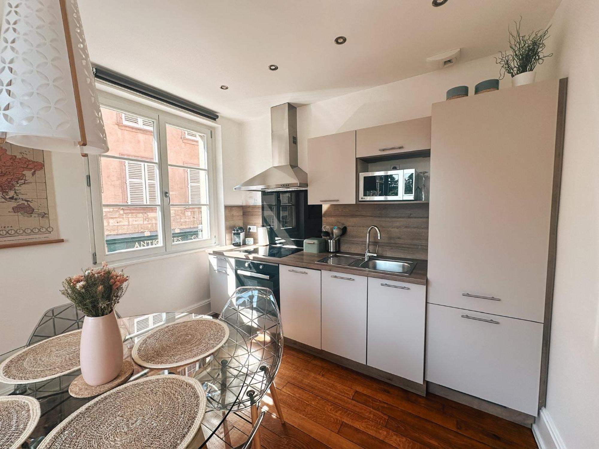 Pastel Au Grenier A Sel Apartment *