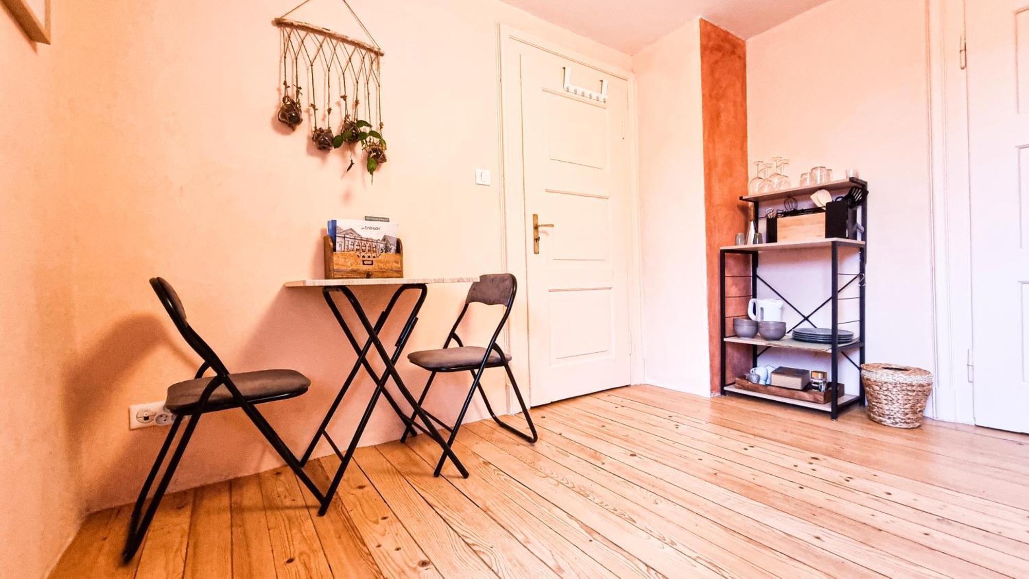 Séjour chez l'habitant Ravissante Petite - - Gare Colmar