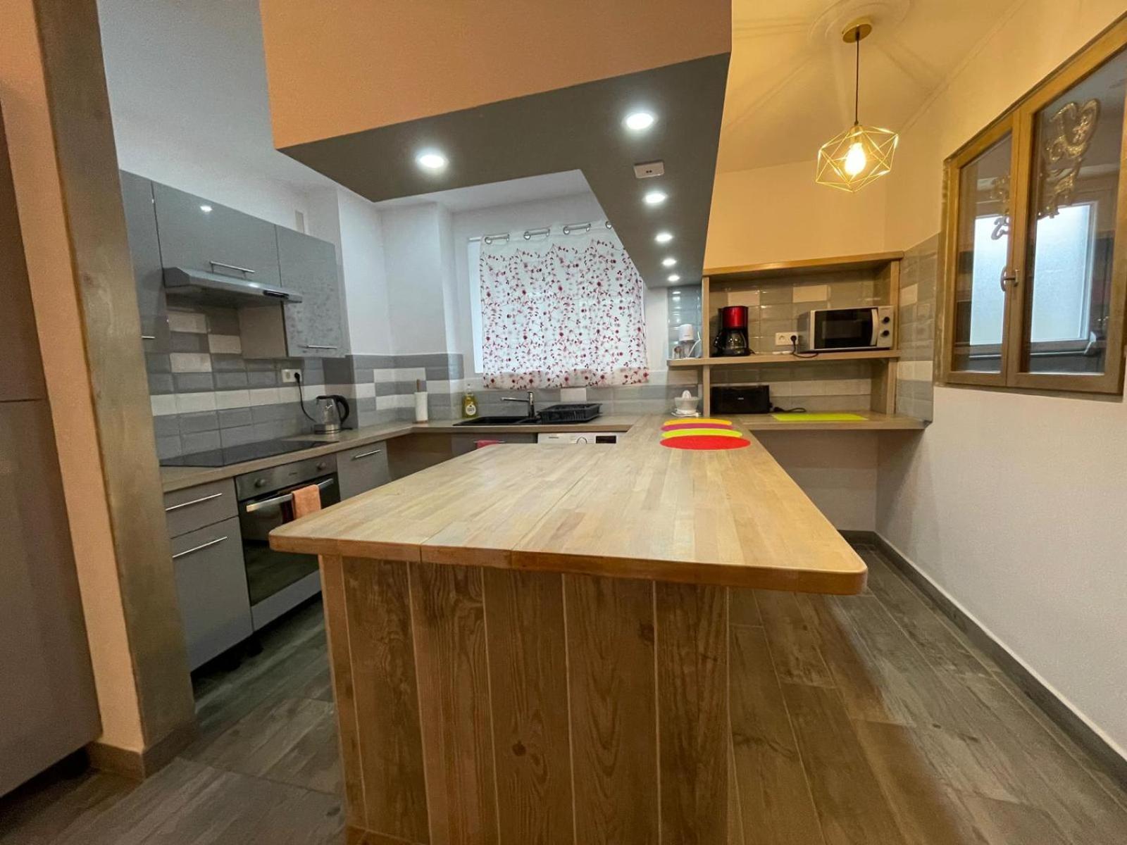 Apartment Proche Centre Parking Public Gratuit
