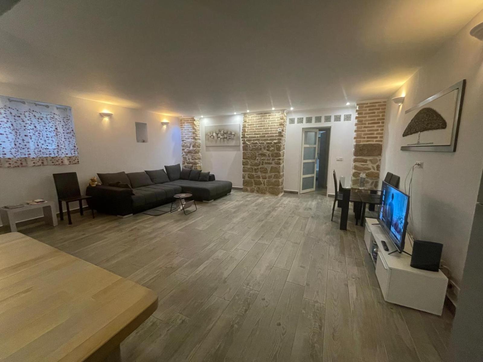 Proche Centre Parking Public Gratuit Apartment