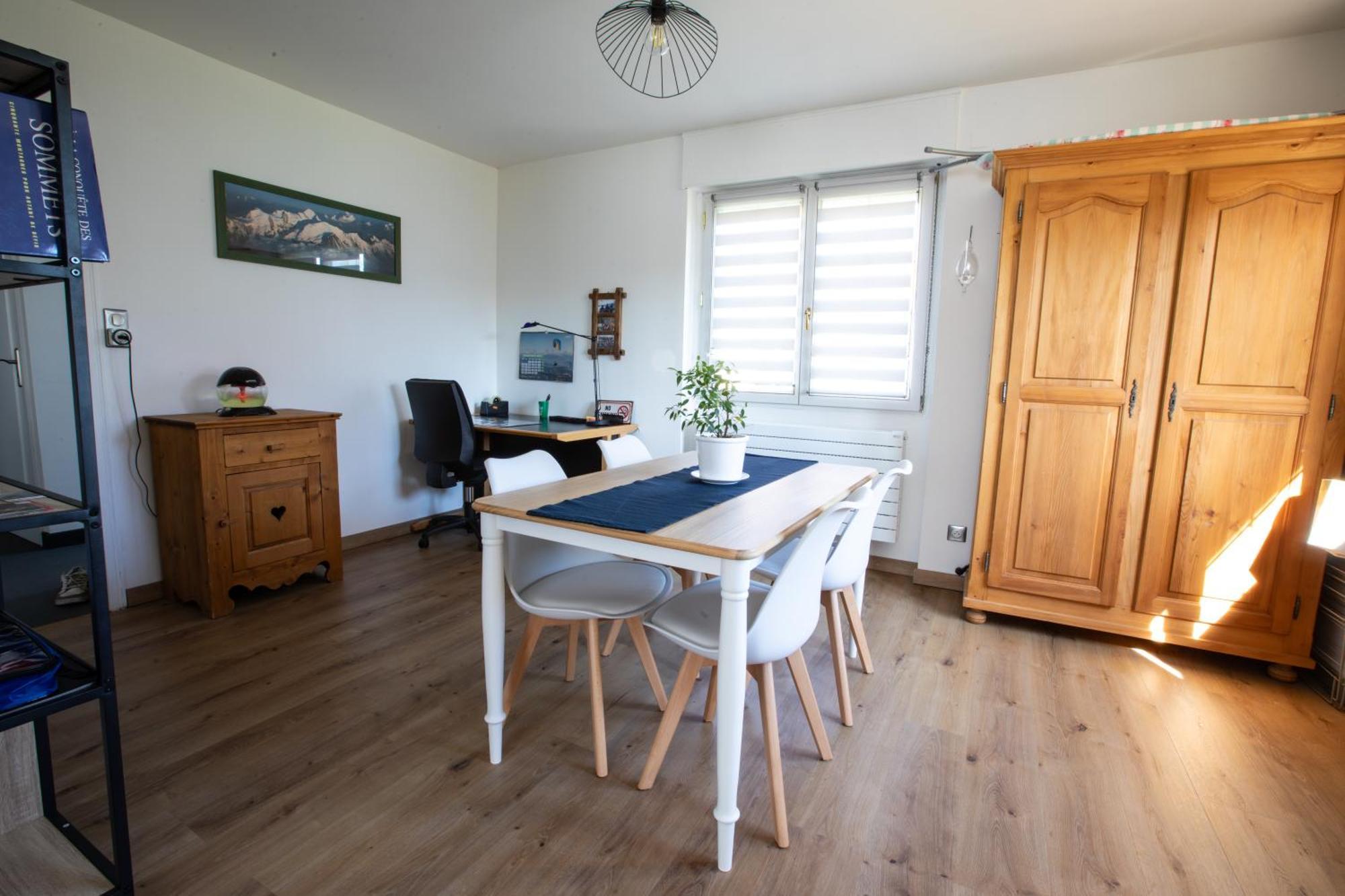 Rare Maison Moderne Proche Centre Avec Jardin Parking Gratuit