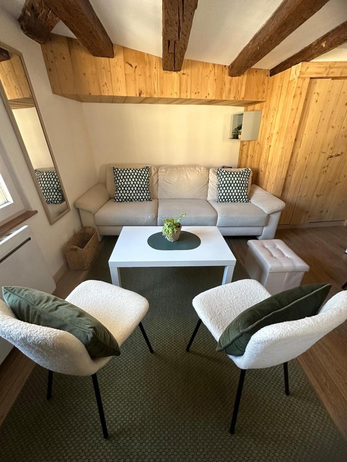 De L Eau Apartment