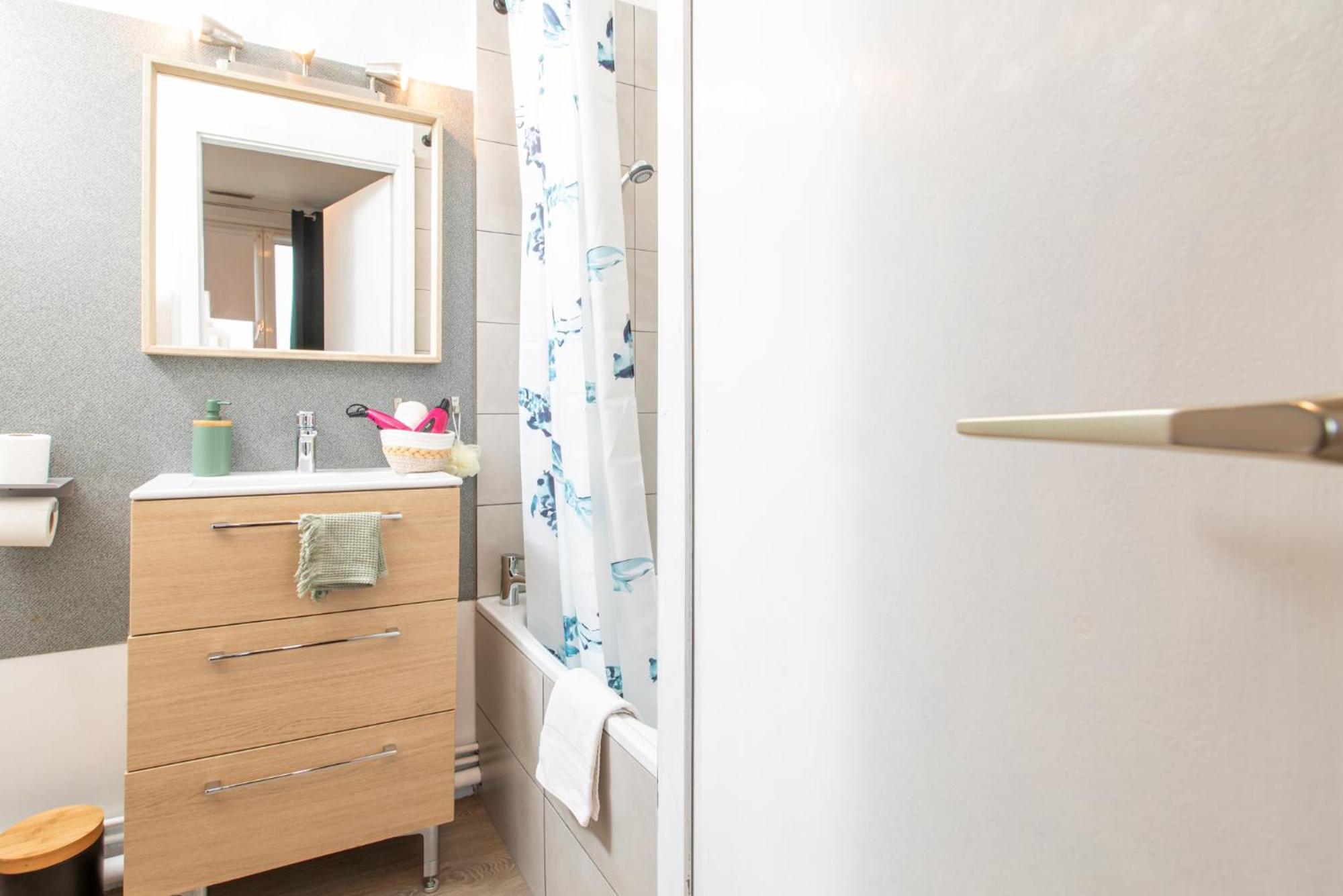 Le Tiny Apartment *