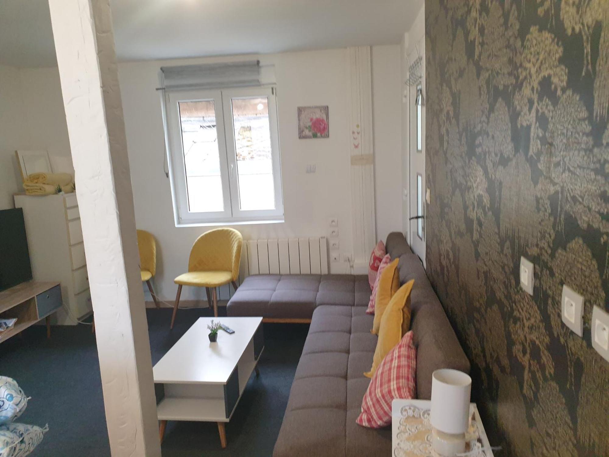 Les Hirondelles 69 Apartment