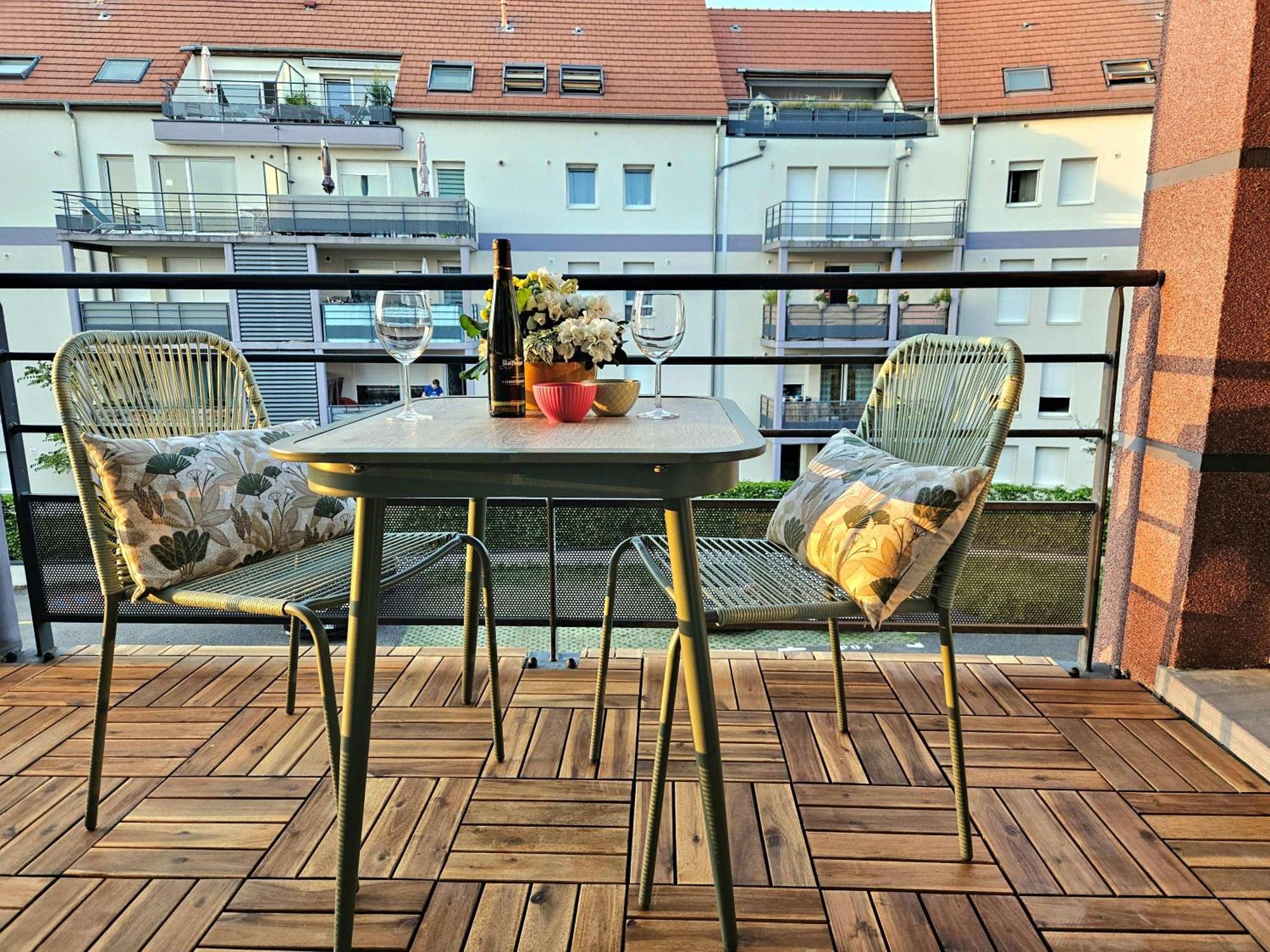 Appartement Forestier - T2 Cosy Avec Terrasse & Parking Privatif -centre Colmar