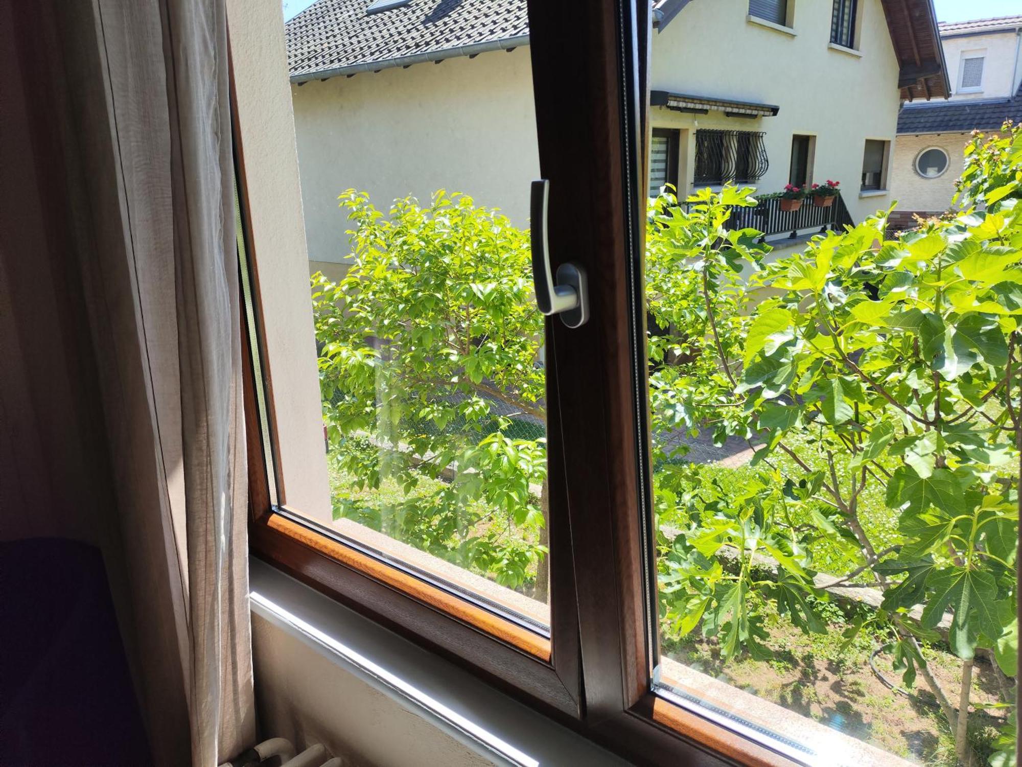 Séjour chez l'habitant Privée , Près De L'hôpital Pasteur Et Gare *