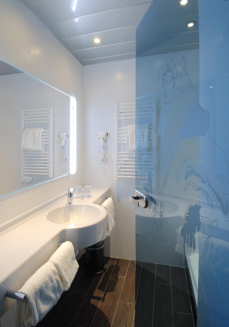 Liberte 4 Etoiles Hotel 4*
