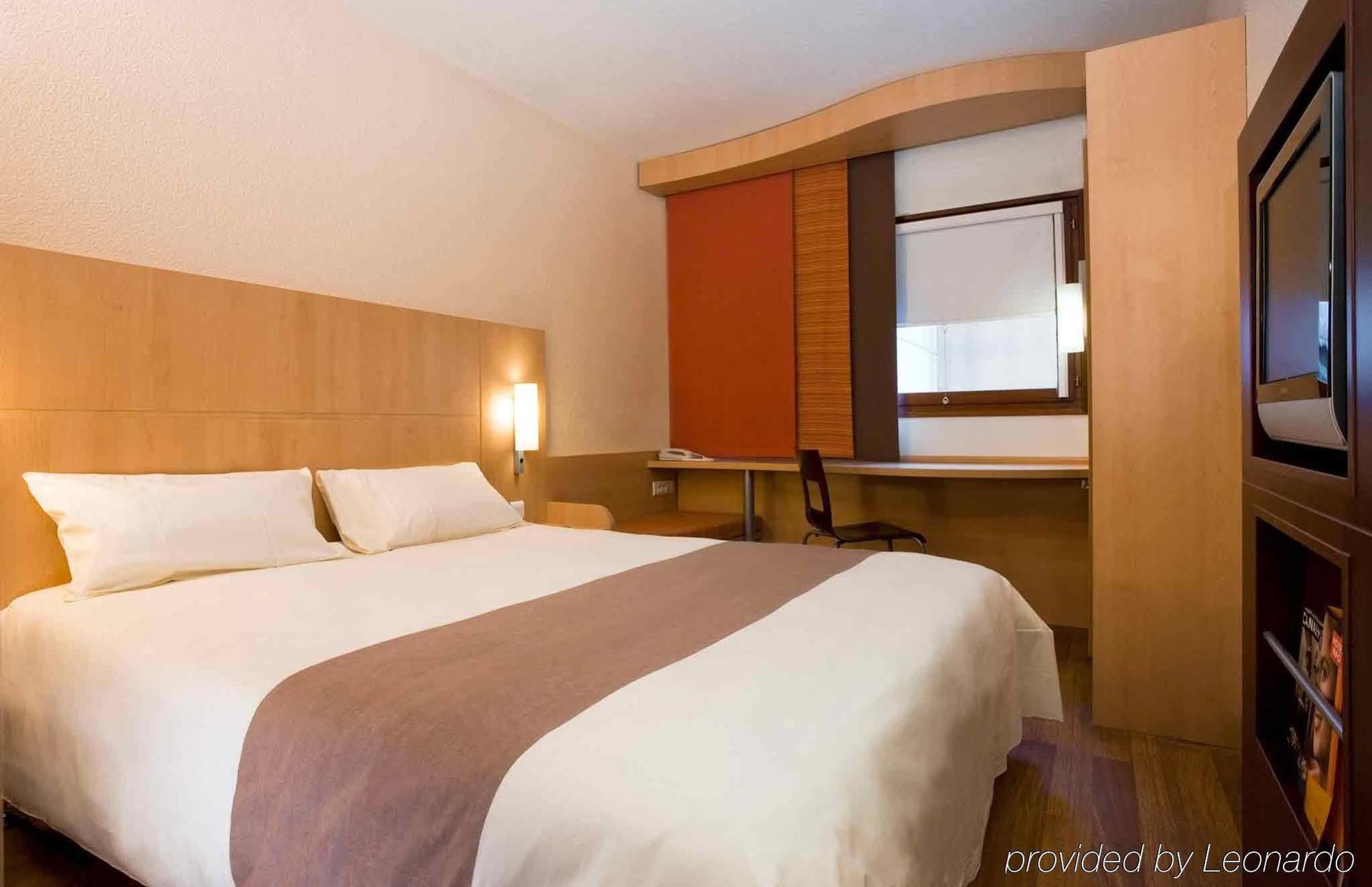 Ibis Centre Hotel 3*