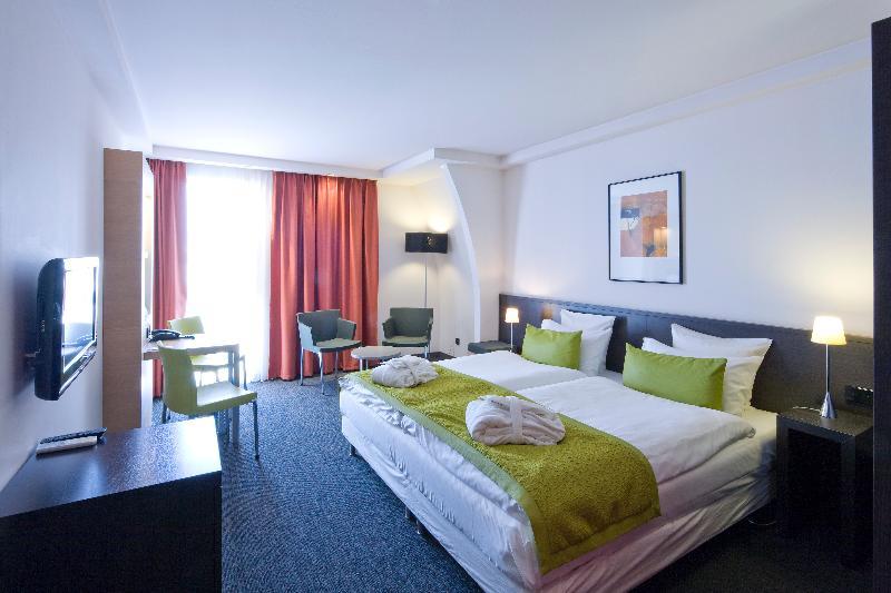 Grand Bristol Hotel 4*