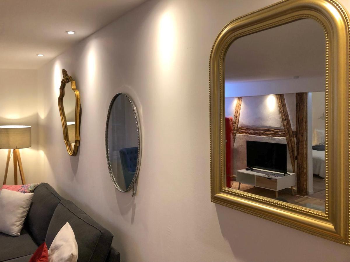 Beauty & The Beast - Old Town Cosy Apartment *